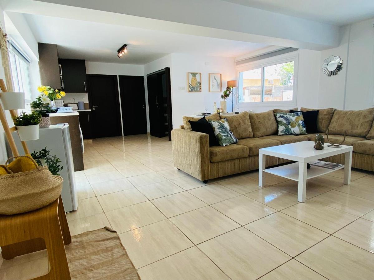 Serena'S 2-Br Apartment In Larnaca Ngoại thất bức ảnh