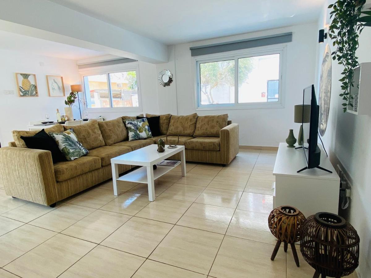 Serena'S 2-Br Apartment In Larnaca Ngoại thất bức ảnh